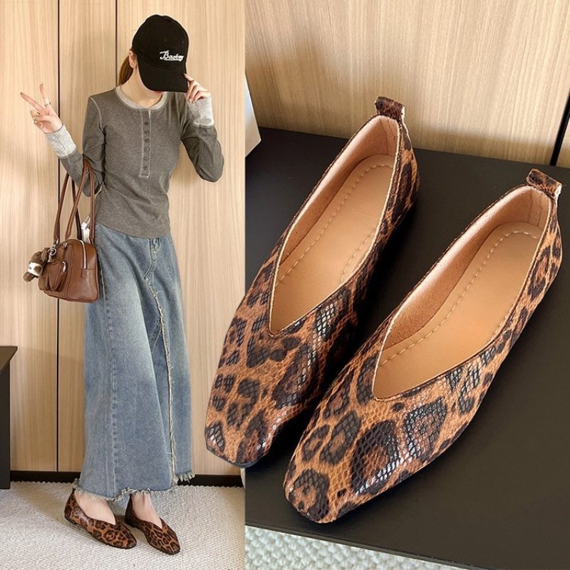 Leatherwork Free Patterns - รองเท้าผู้หญิงแบบสวม หนังลายงู หัวเหลี่ยม ปากตื้น ส้นแบน พื้นนุ่ม