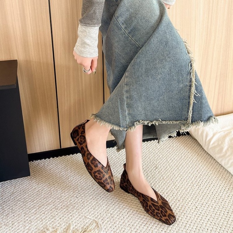 รองเท้าผู้หญิงแบบสวม หนังลายงู - Leatherwork Free Patterns บทวิจารณ์และราคา